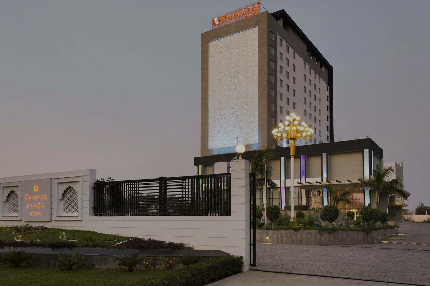 Ramada Plaza Hotel in Agra - Poolside